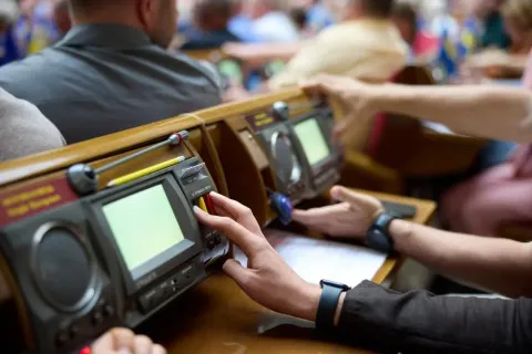 В Украине хотят установить пожизненное содержание депутатов: кого это коснётся и о каких суммах идет речь