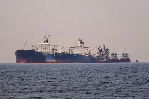 Російський "тіньовий флот" ховає танкери у річці після ударів українських дронів