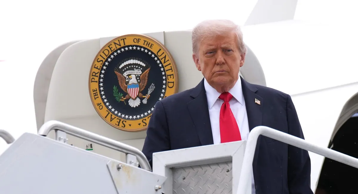 Трамп змінив літак після саміту НАТО через загрозу з боку Ірану: що сталося - today.ua