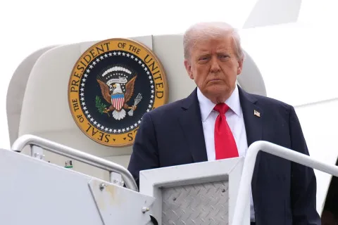 Трамп поменял самолет после саммита НАТО из-за угрозы со стороны Ирана: что произошло