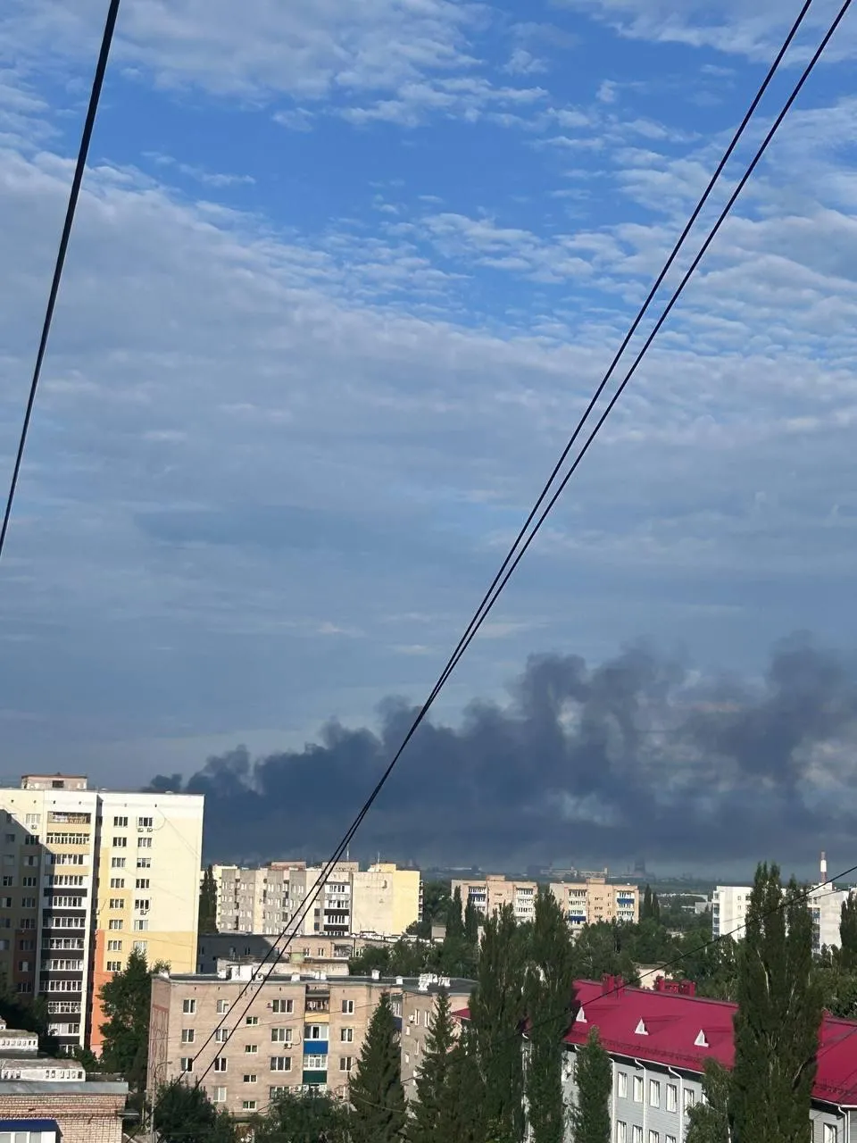 Дрони вдарили по двох НПЗ у РФ та цілям в окупованому Донбасі: здійнялись пожежі (фото) - today.ua