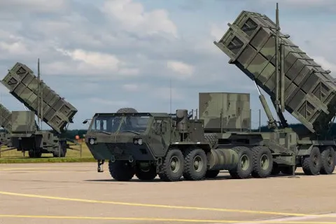 Зеленський у Парижі попросив посилити ППО: скільки ракет для Patriot треба Україні, аби пережити зиму 
