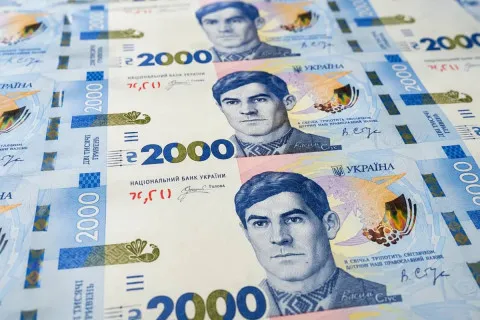 В Україні друкують нові гроші: у НБУ відповіли на головні запитання українців про банкноту 2000 гривень