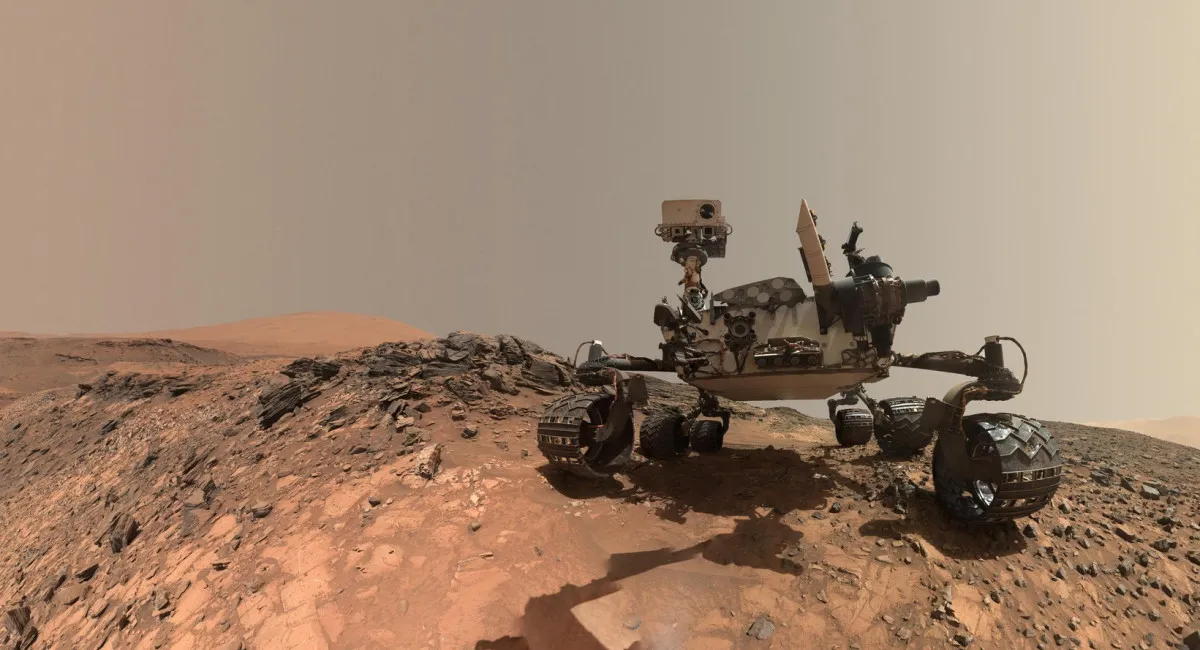Марсоход Curiosity передав знімок рельєфу місцевості, який наука не може пояснити: хто міг залишити на Марсі такі сліди - today.ua