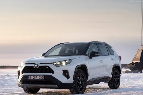 Стали известны самые популярные автомобили в мире в 2025 году