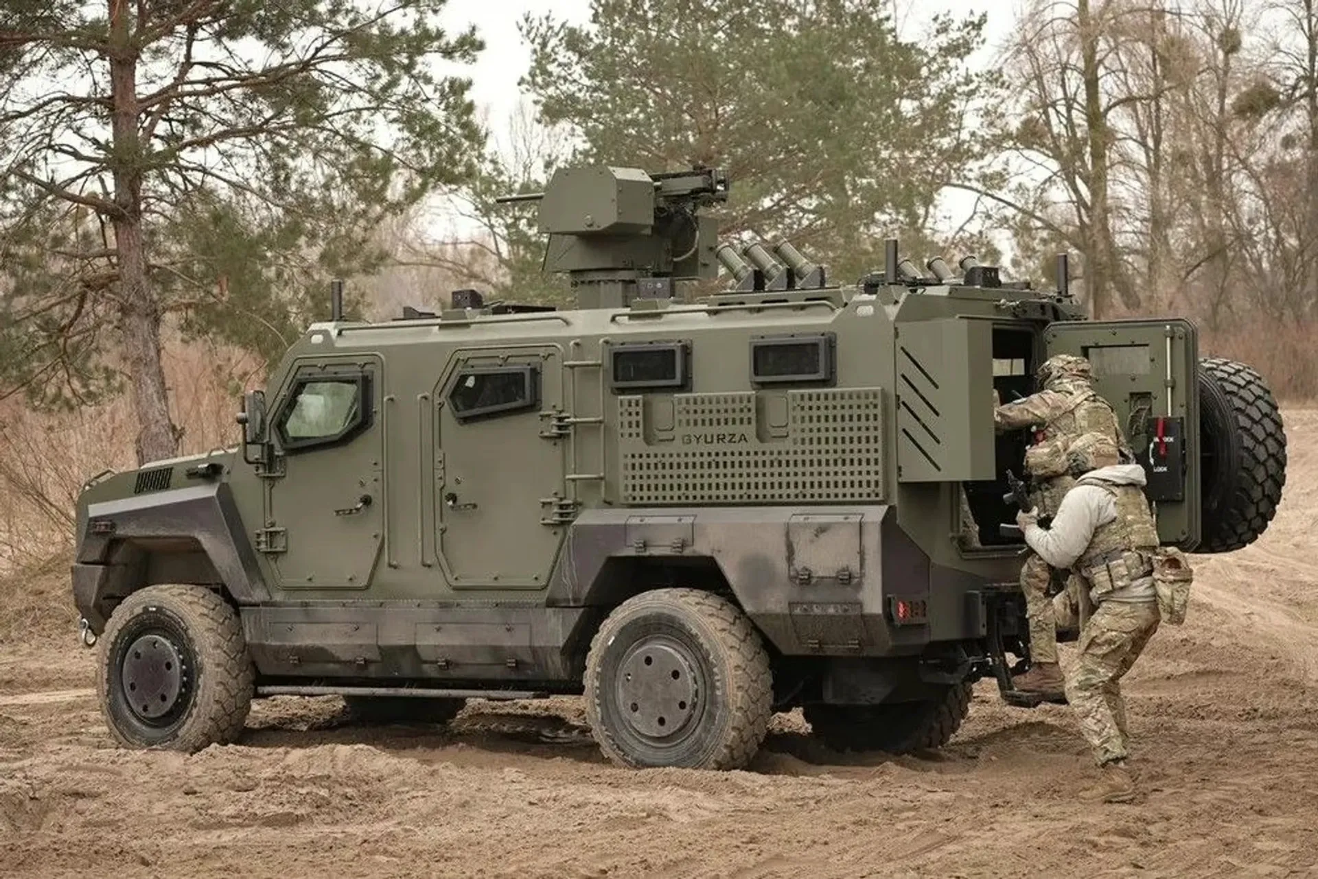 На вооружение ВСУ приняли новый бронеавтомобиль GYURZA-02 - today.ua