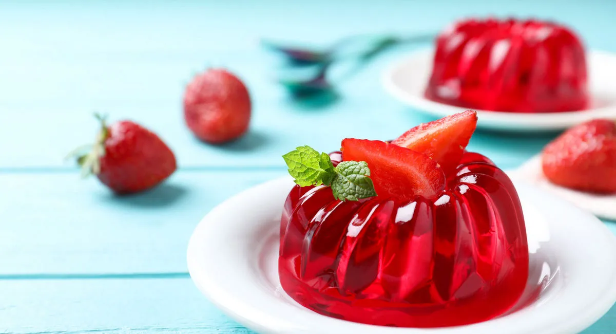 Желе из клубники: как приготовить освежающий летний десерт из натуральных ингредиентов - today.ua