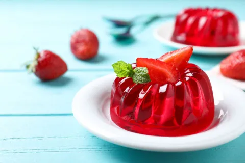 Желе з полуниці: як приготувати освіжаючий літній десерт з натуральних інгредієнтів