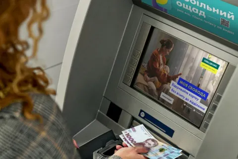 Ощадбанк принял важное решение для пенсионеров: что будет с деньгами владельцев карт этой финучреждения