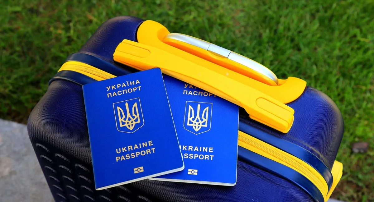 Українцям, що мають бронь від мобілізації, дозволили виїжджати за кордон - today.ua