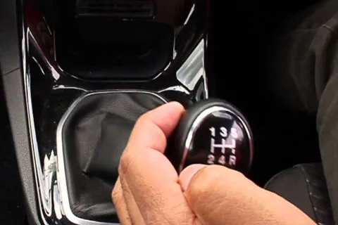 Названы привычки водителей, которые снижают ресурс автомобилей