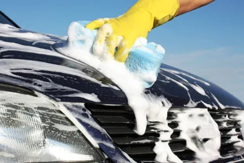 Краще цього не робити: іноді водії самі змивають фарбу з автомобілів