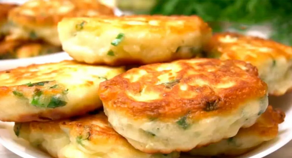 Ленивые пирожки Ночная жрица с яйцами и зеленым луком - today.ua