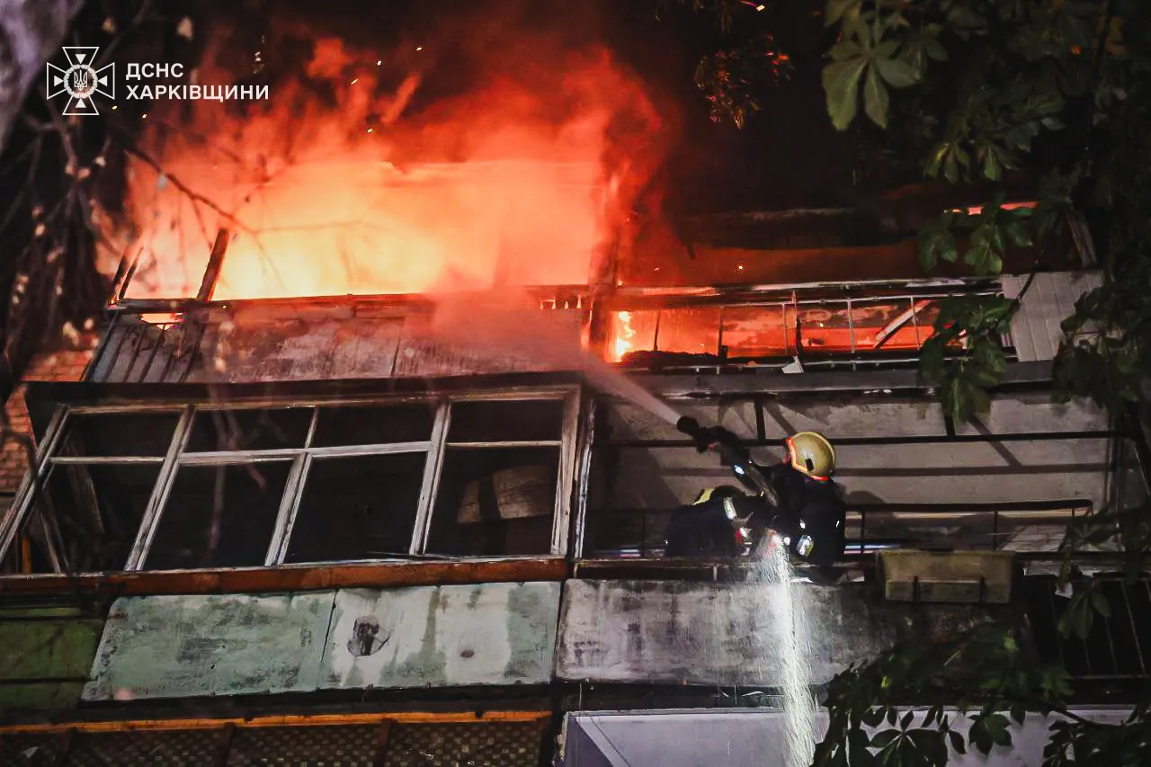 Росіяни вдарили дронами по житлових будинках у Харкові: десятки постраждалих, є загиблі Росіяни вдарили дронами по житлових будинках у Харкові: десятки постраждалих, є загиблі - today.ua