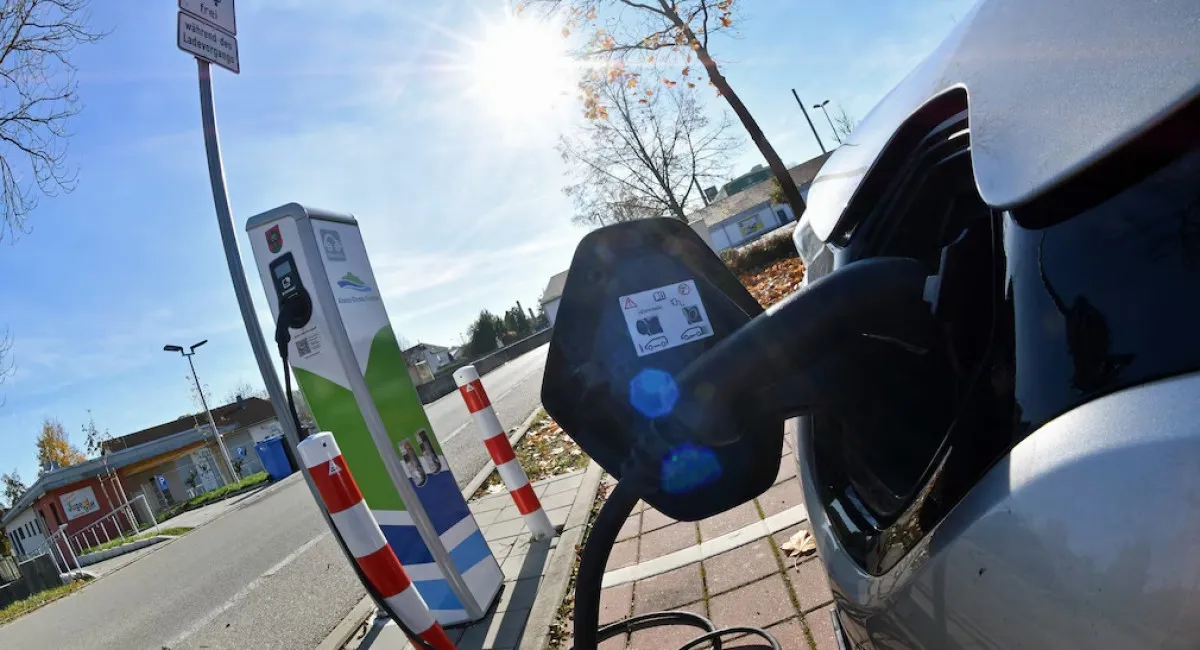 Як захистити акумулятор електромобіля в літню спеку - today.ua
