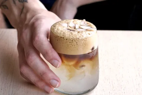 "Облачный" кофе стал трендом лета 2025: что это за напиток и как его приготовить