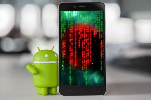 Смартфони на Android захоплює невідомий вірус, що змінює контакти і краде гроші з карток: чи реально вберегти свої дані
