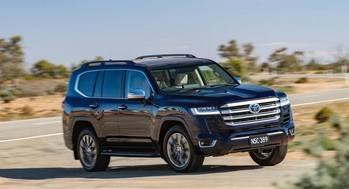 Toyota почала продавати найпотужніший гібридний Land Cruiser 300 - today.ua