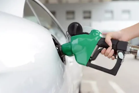 Водіїв попередили, що високооктановий бензин не чистить двигуни