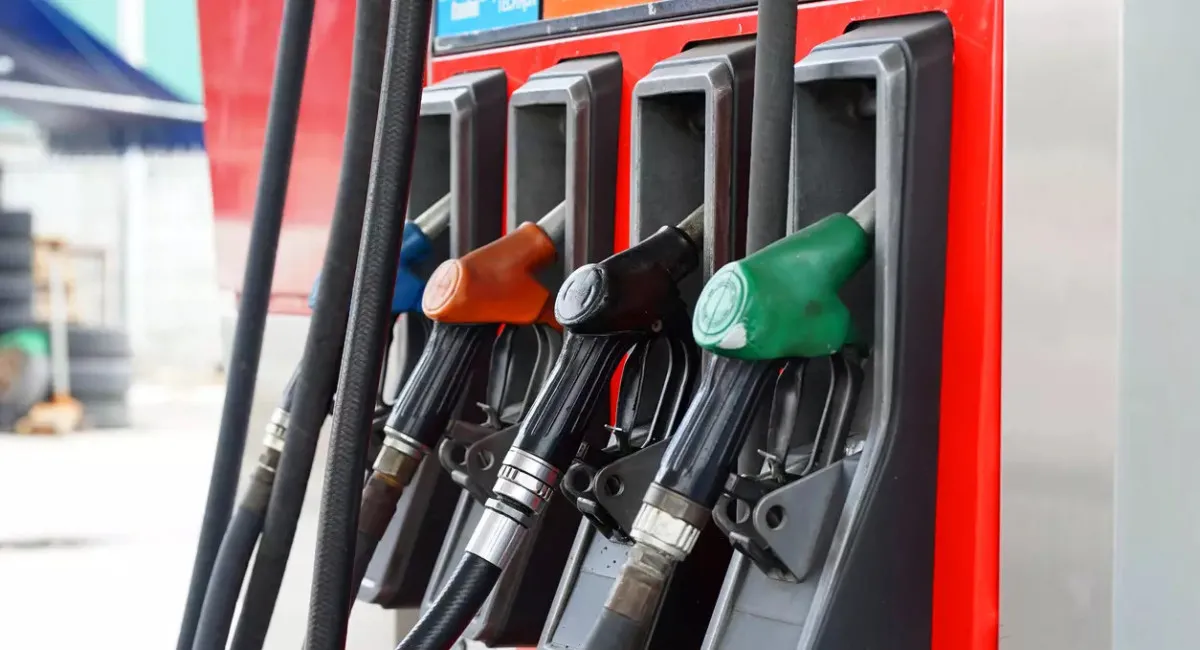 На 10 гривень дорожче: в Україні прогнозують стрибок цін на пальне - today.ua