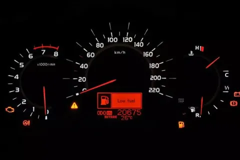 Стало відомо скільки автомобілі проїжджають на "порожньому" паливному баку