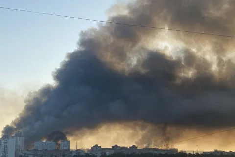 РФ масовано атакувала Київ: зруйнований цілий під'їзд у багатоповерхівці, багато загиблих і поранених