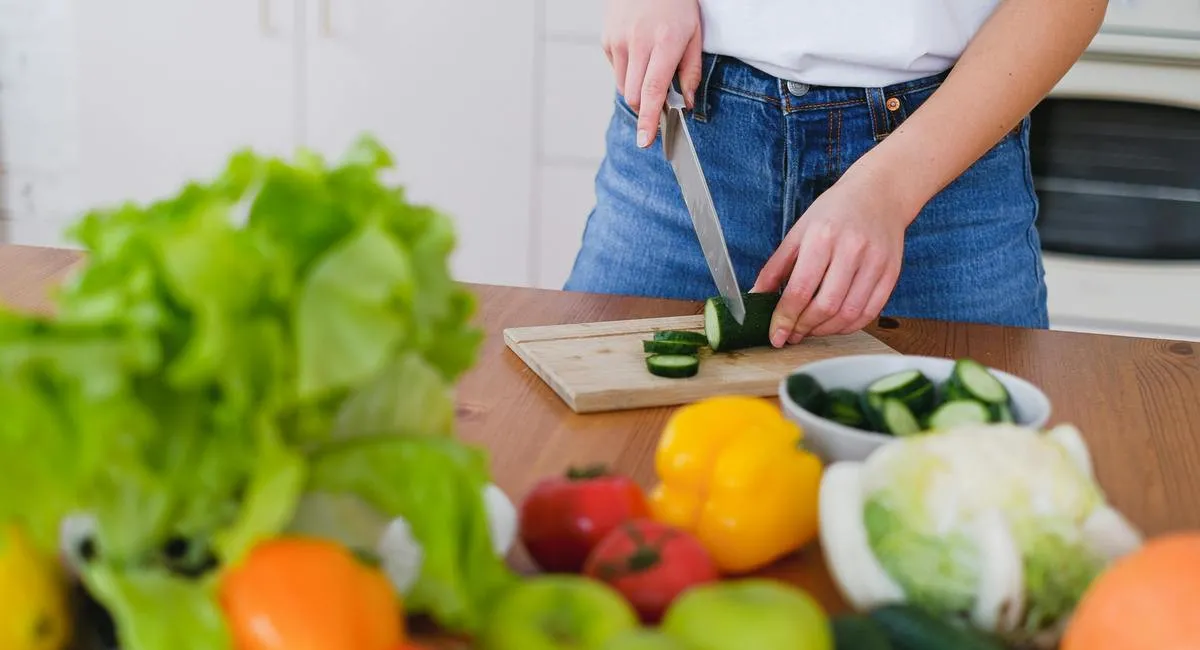 Корисніше їсти сирими: названо овочі, які краще не готувати перед подачею на стіл - today.ua