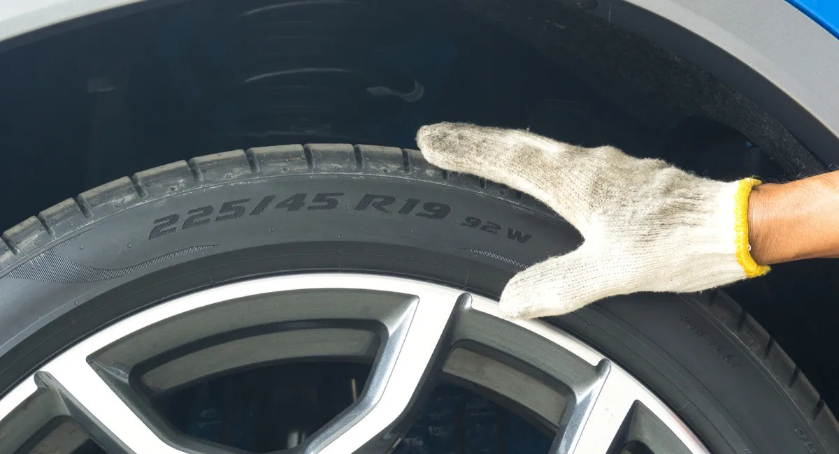 Як дізнатися, яку максимальну швидкість витримають шини автомобіля - today.ua