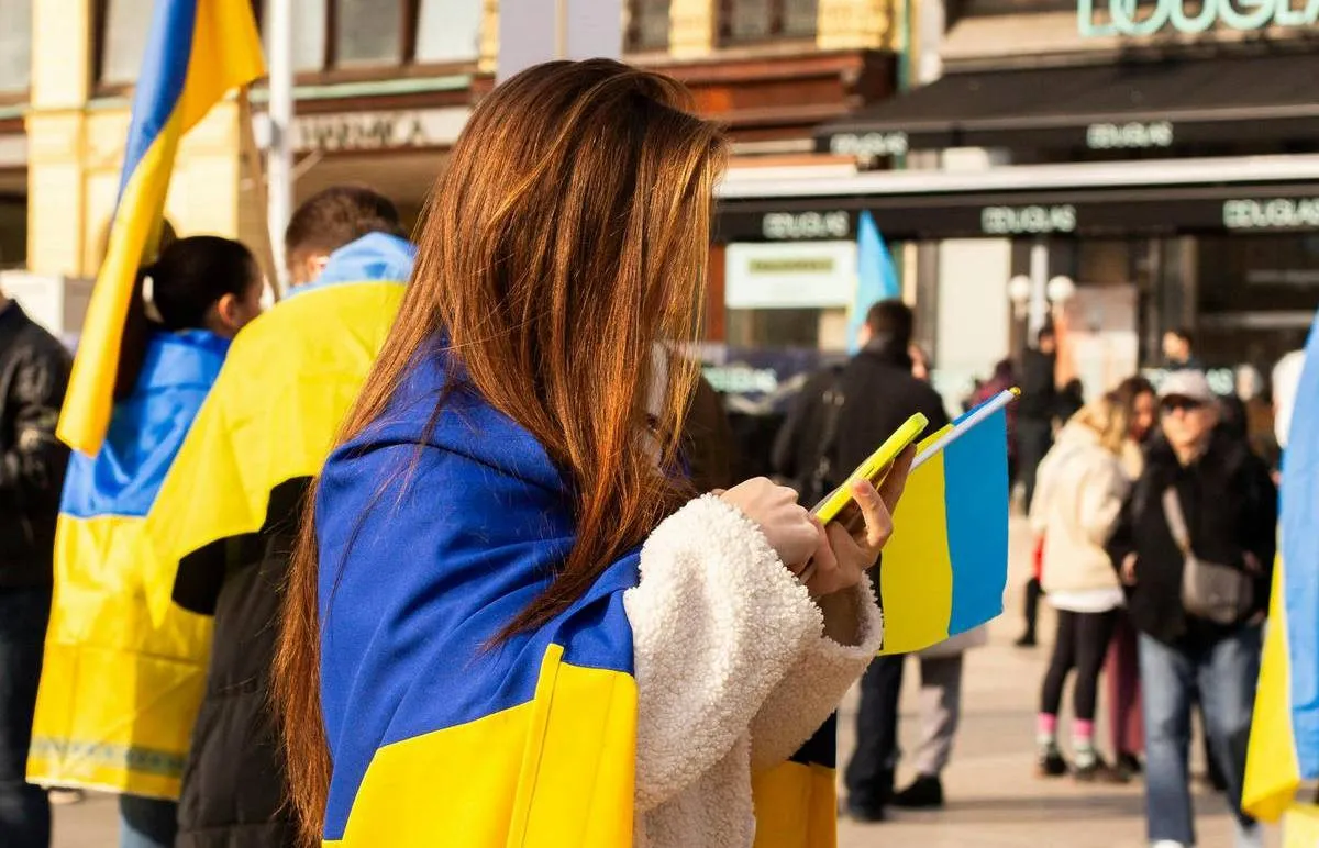 Сикорский похвалил украинских беженцев в Польше: Обеспечивают людей работой - today.ua