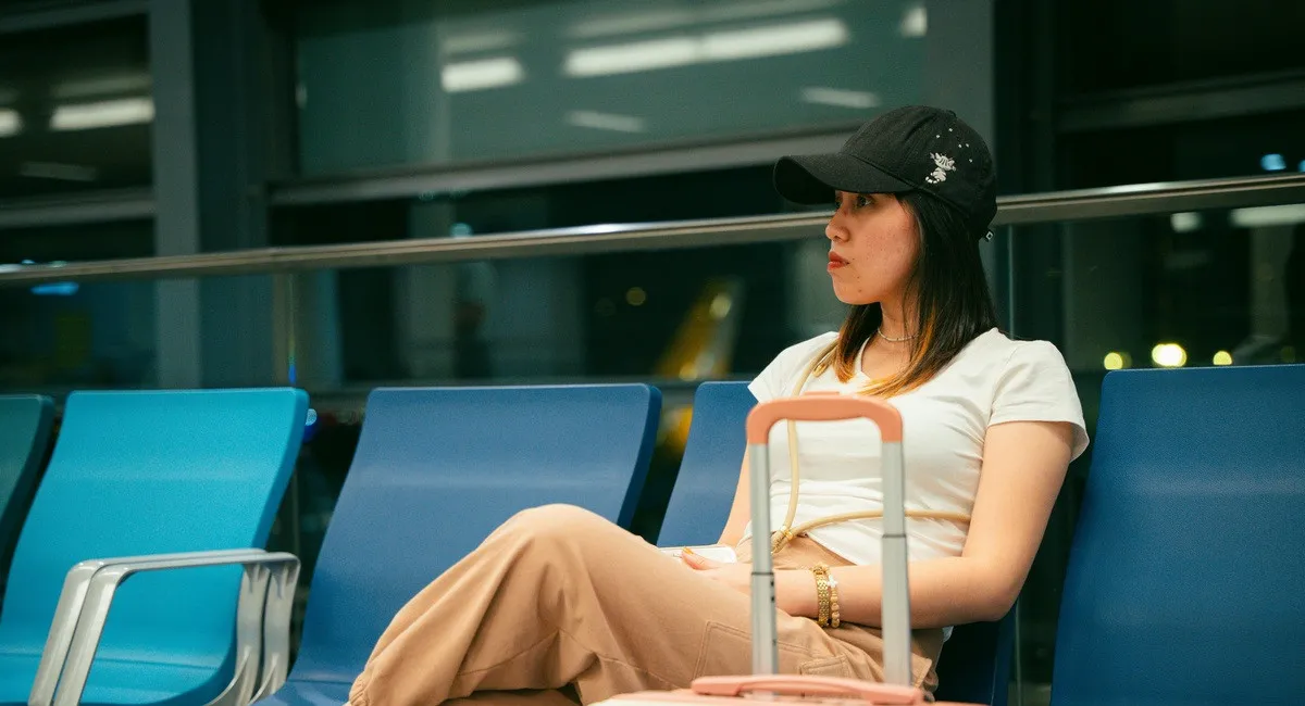 Могут возникнуть проблемы: туристка рассказала, какую одежду лучше не надевать в аэропорт  - today.ua