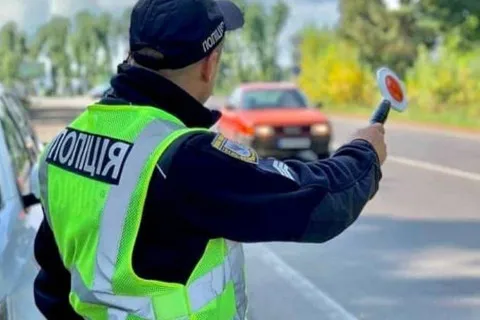 Українським водіям розповіли, як можна уникнути зупинки патрульною поліцією