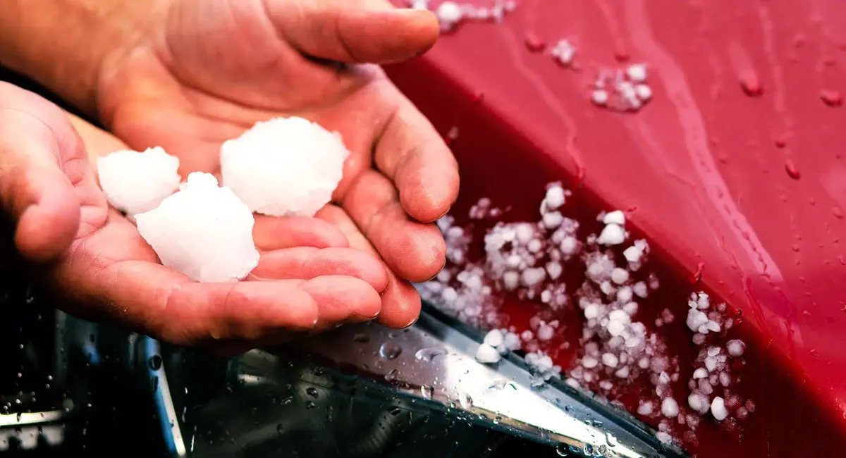 Як швидко захистити автомобіль від граду, якщо немає гаража та критого паркінгу - today.ua