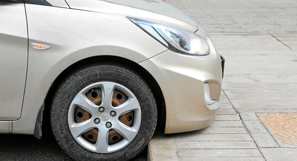 Яка одна помилка при паркуванні автомобіля значно знижує ресурс шин - today.ua