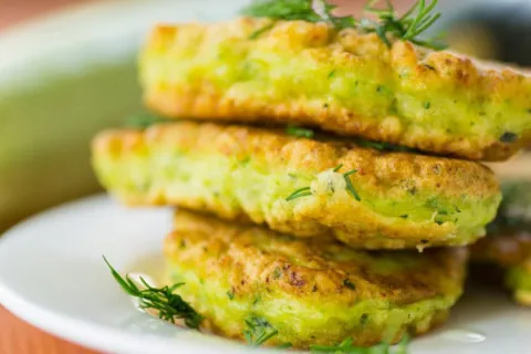 Пышные оладьи из кабачков: как приготовить быстрый перекус