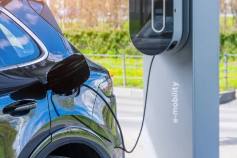 Батарея долго не выдержит: ТОП-5 фатальных ошибок владельцев электромобилей