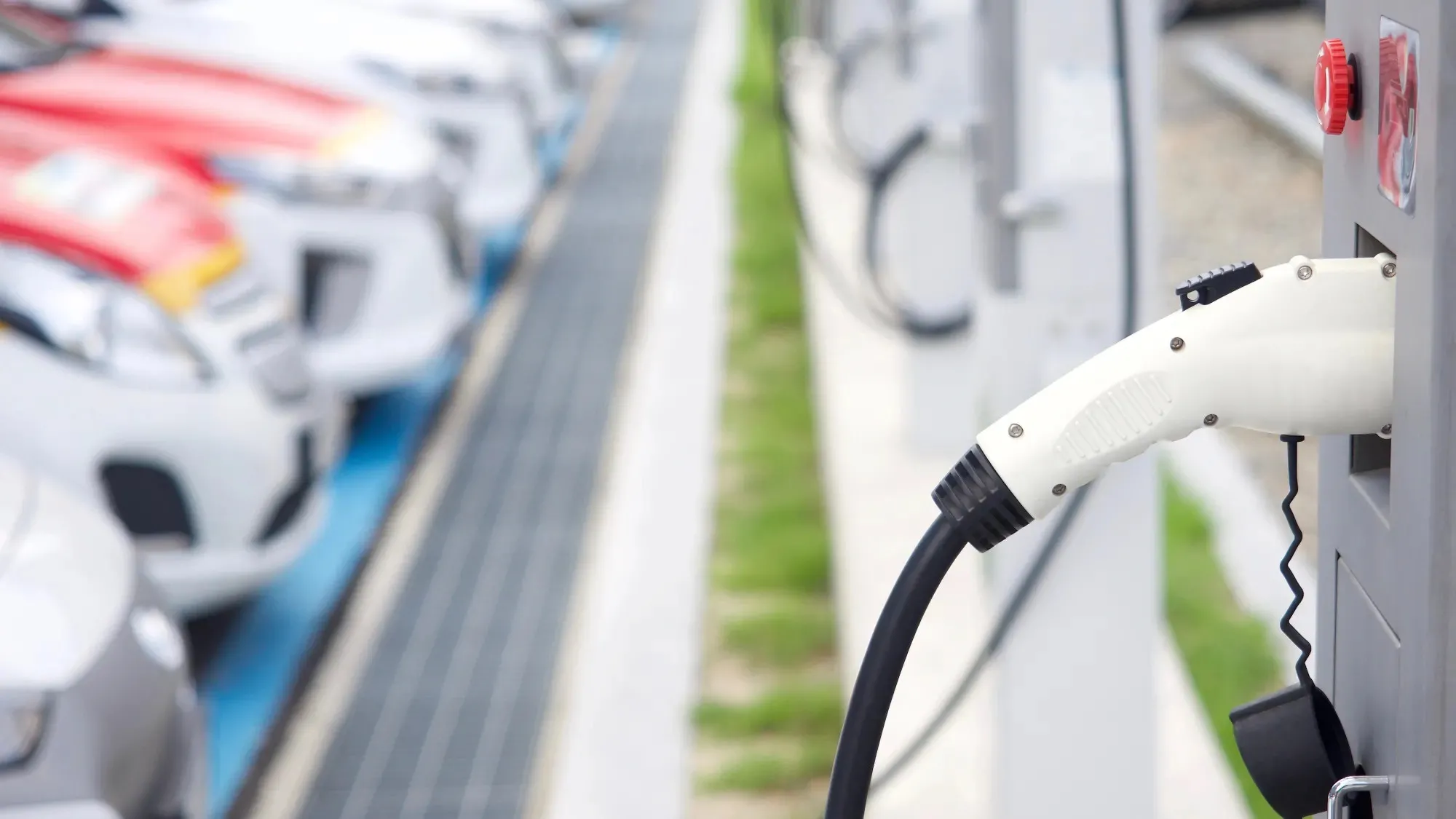 Заряджання електромобілів стало дорожчим, ніж заправка бензином чи дизелем традиційних авто - today.ua