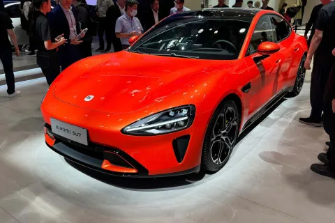 В Україні почалися продажі електричного седана Xiaomi SU7