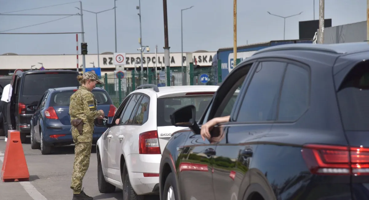 Пытался незаконно вывезти за границу 40 тыс. долларов: что решил суд относительно ветерана ВСУ - today.ua