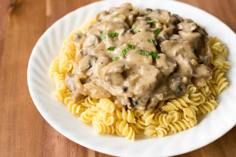 Бефстроганов из говядины станет вкусней, если добавить всего один ингредиент: простой рецепт