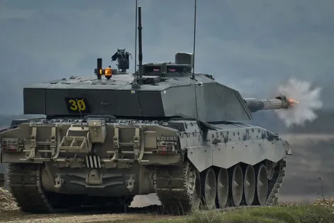 Британские Challenger 2 уже на границе с РФ: какую беспрецедентную миссию начало НАТО