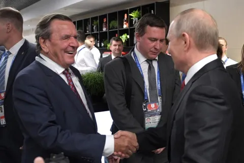 Не знает даже ближайшее окружение: Путин тайно встретился с Шрёдером, о чем говорили — неизвестно