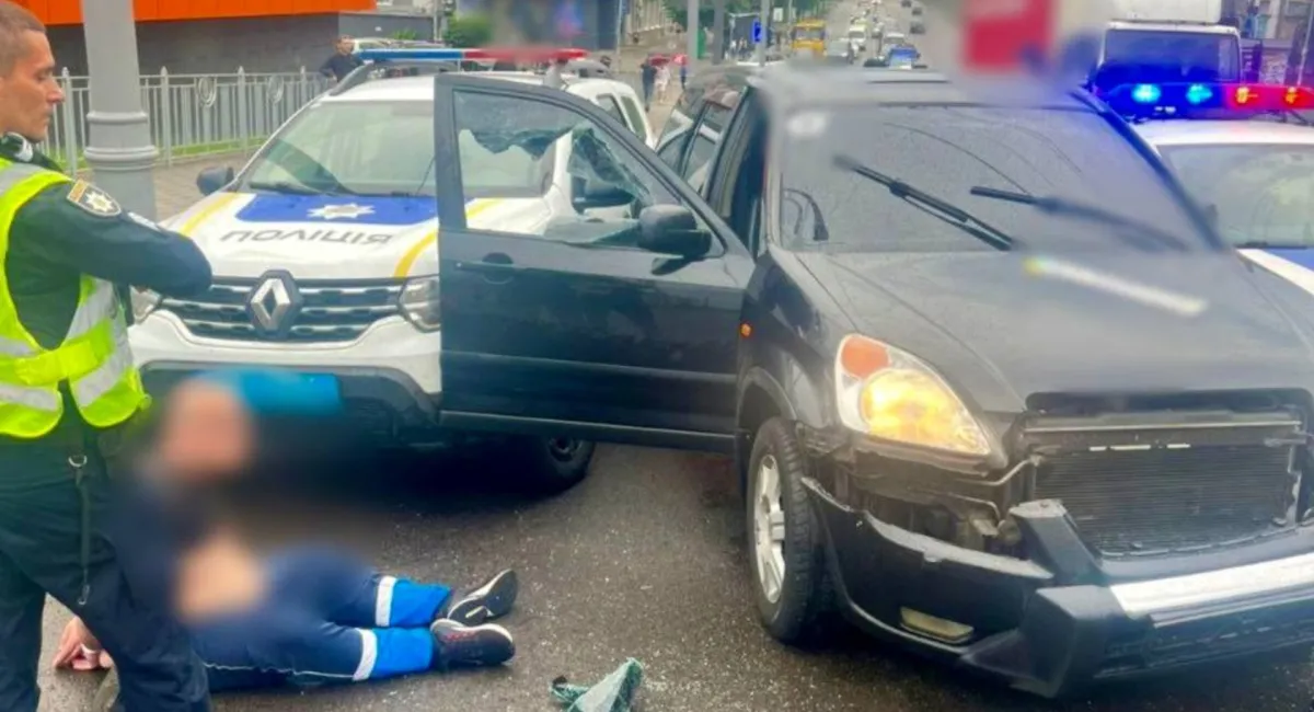 Погоня в Киеве: водитель Honda убегал от патрульных и громил служебные машины - today.ua