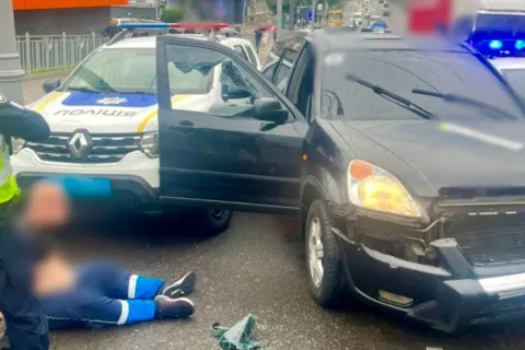 Погоня в Киеве: водитель Honda убегал от патрульных и громил служебные машины