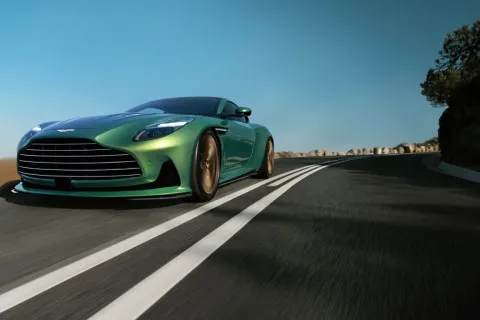 Роскошный Aston Martin за 350 тысяч долларов разбил под Киевом скандальный блогер (видео)