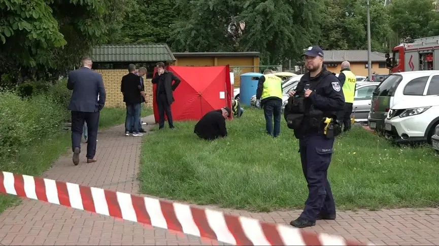 Зухвала страта у Польщі: на парковці розстріляли критика Путіна із бази Миротворець (фото) Зухвала страта у Польщі: на парковці розстріляли критика Путіна із бази Миротворець (фото) - today.ua