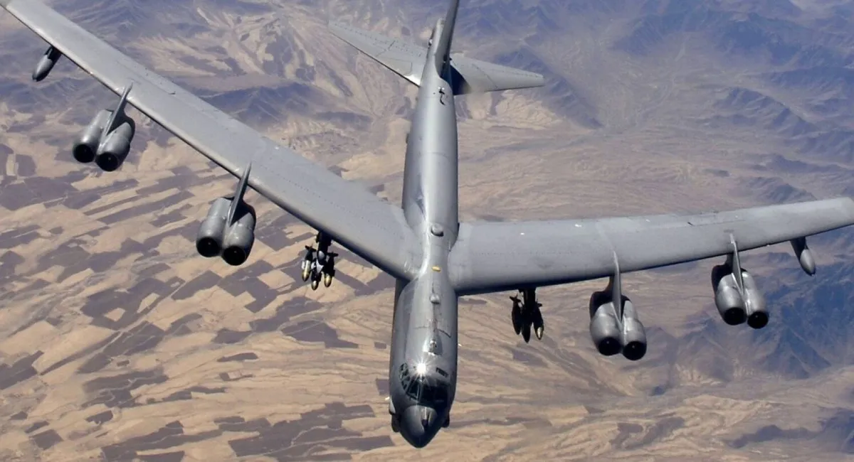 Крупнейшая катастрофа за 44 года: в США разбился бомбардировщик B-52, погиб весь экипаж (видео) - today.ua