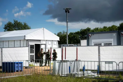 Камери з ШІ та дрони: Нідерланди розгортають високотехнологічні табори для російських військовополонених