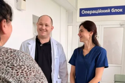 У Львові лікарі врятували 46-річну жінку з гігантською кістою понад 20 сантиметрів 