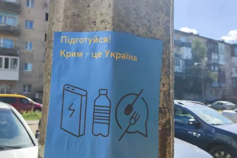 Людей закликають до спокою, а самі пакують речі: у Криму російські силовики та чиновники вивозять родини