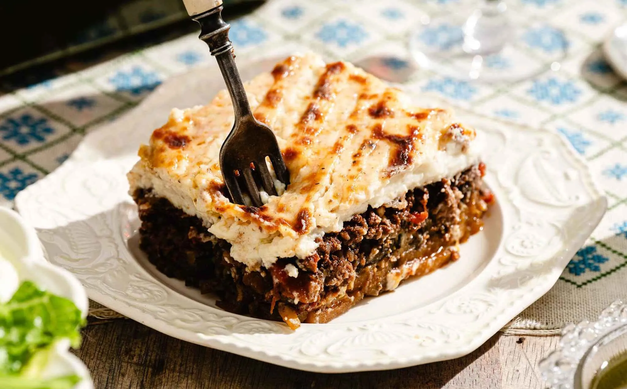 Сочная и ароматная мусака: как приготовить вкусную запеканку по-гречески Сочная и ароматная мусака: как приготовить вкусную запеканку по-гречески - today.ua